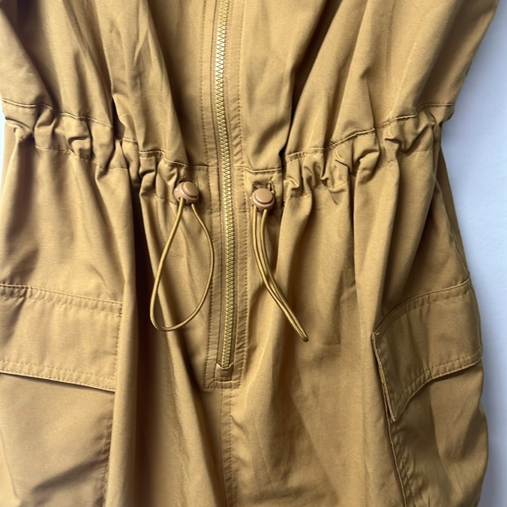 Lightweight sleeveless shorts romper. - Picture 6 of 7